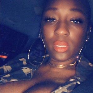 Meet your Posher, Nivia